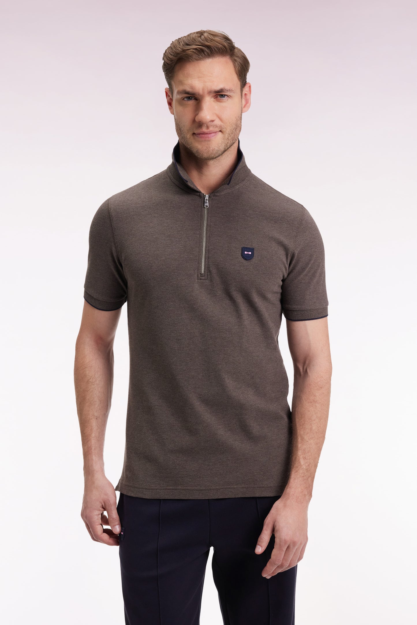 Short-sleeved polo shirt in brown stretch cotton piqué with zip and slim fit