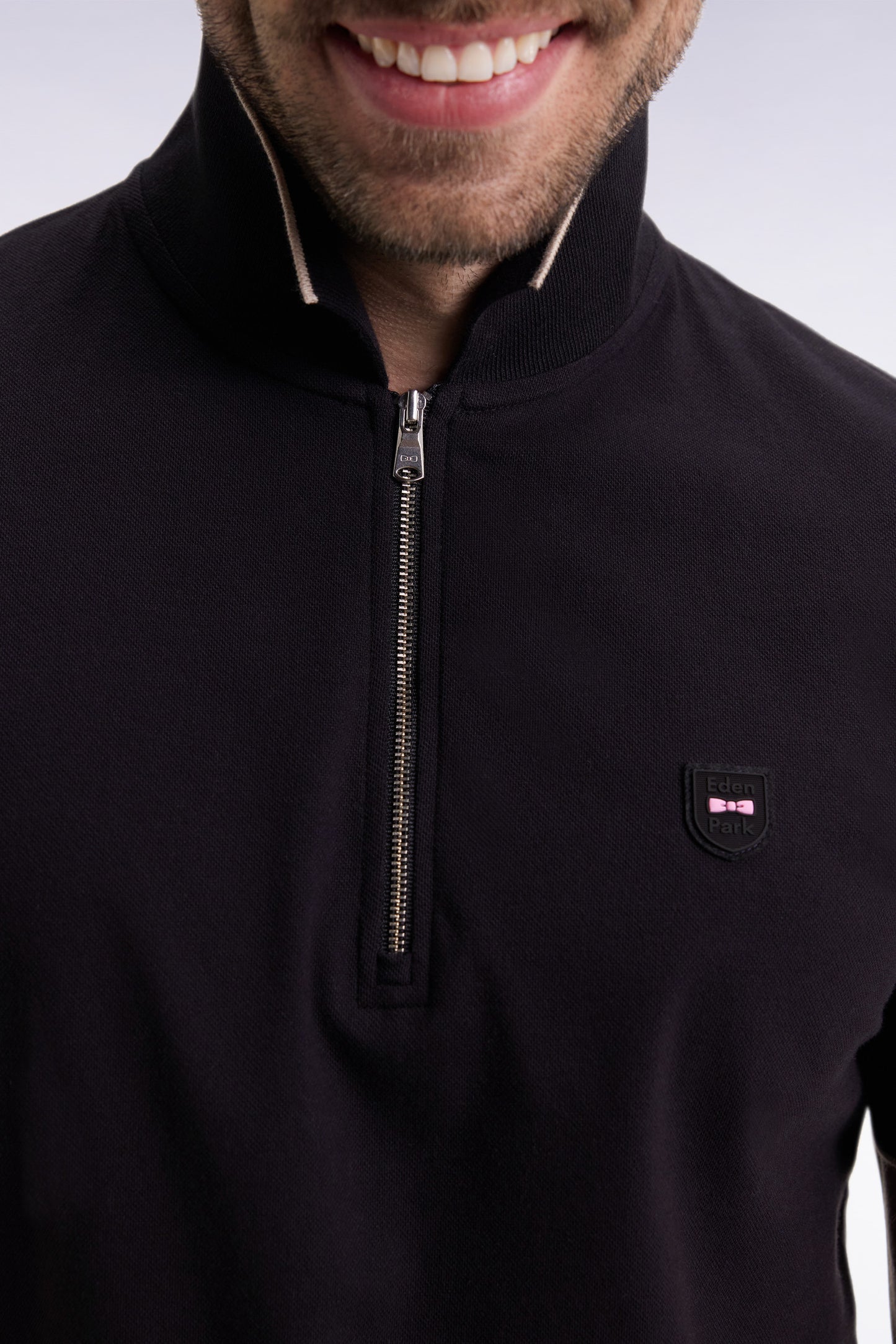Short-sleeved polo shirt in black stretch cotton piqué with zip and slim fit