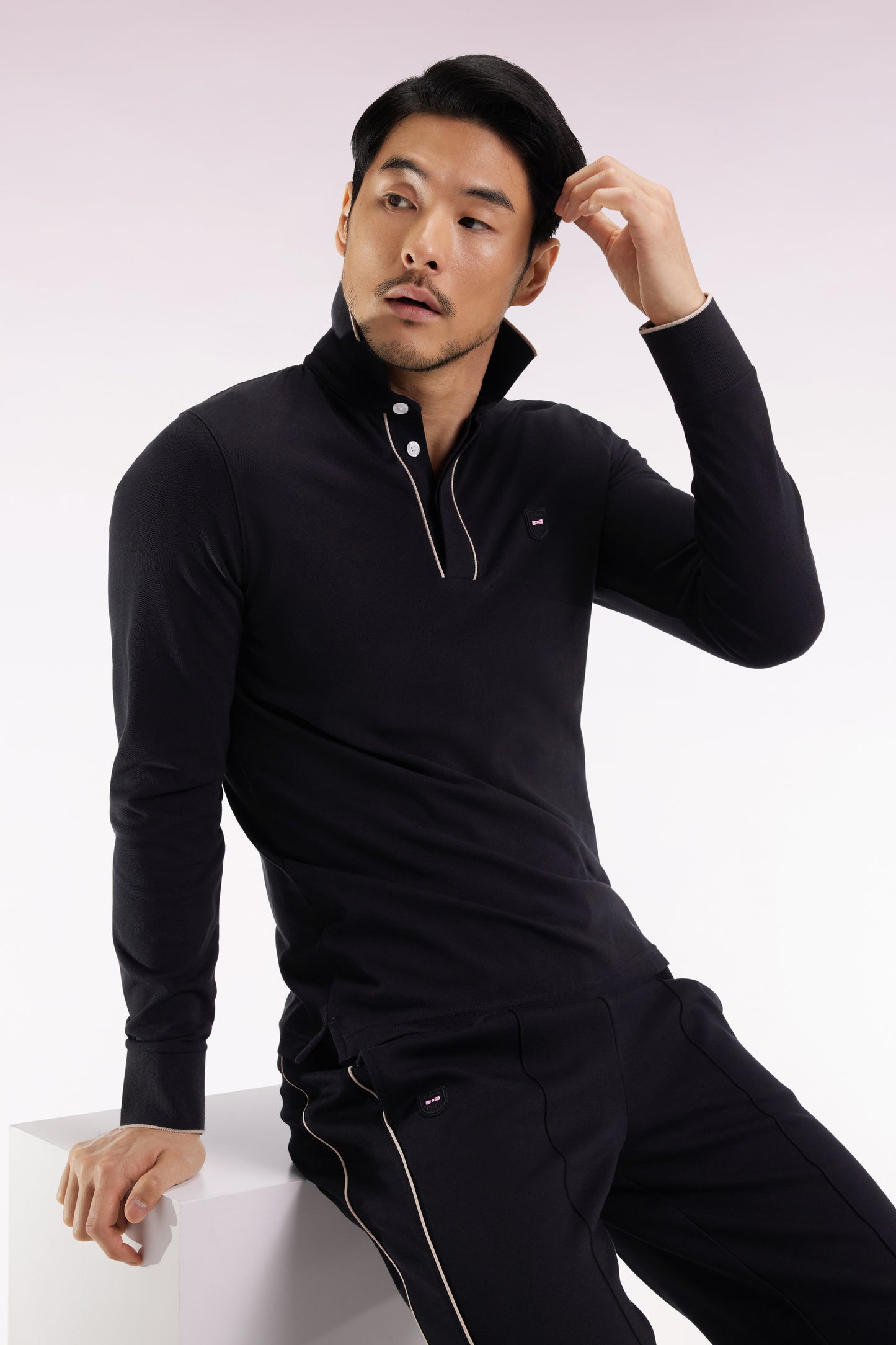 Long-sleeved polo shirt in black stretch cotton with piping, slim fit