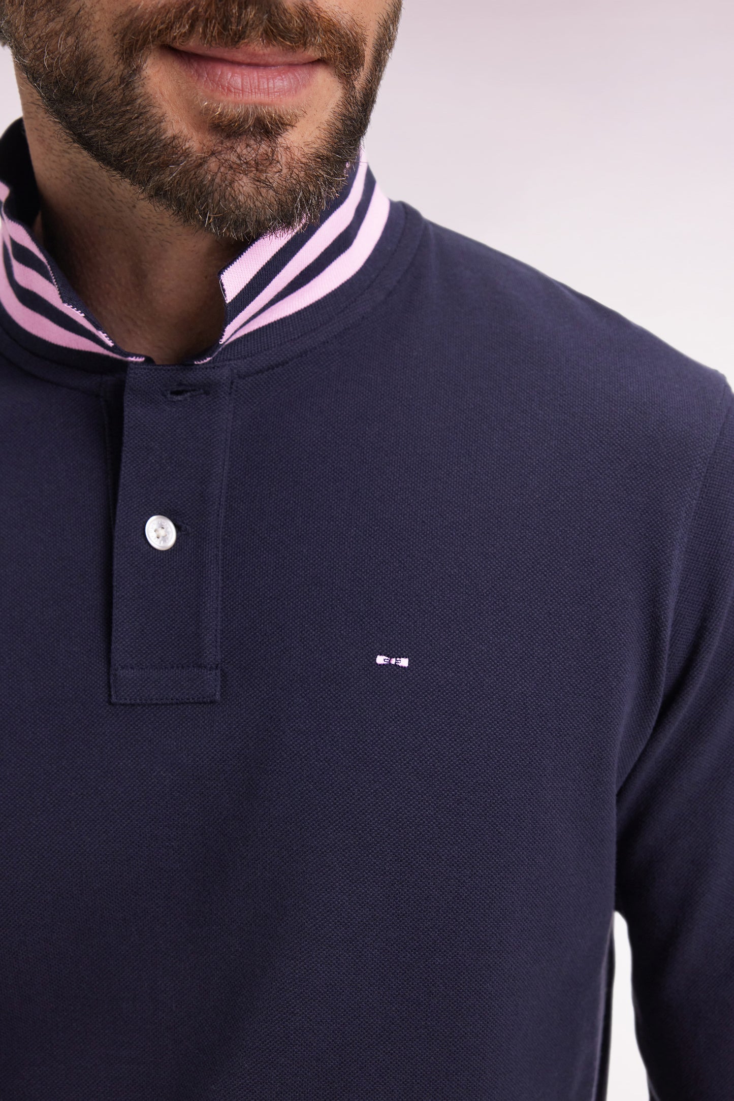 Long-sleeved polo shirt in navy cotton piqué with striped collar.