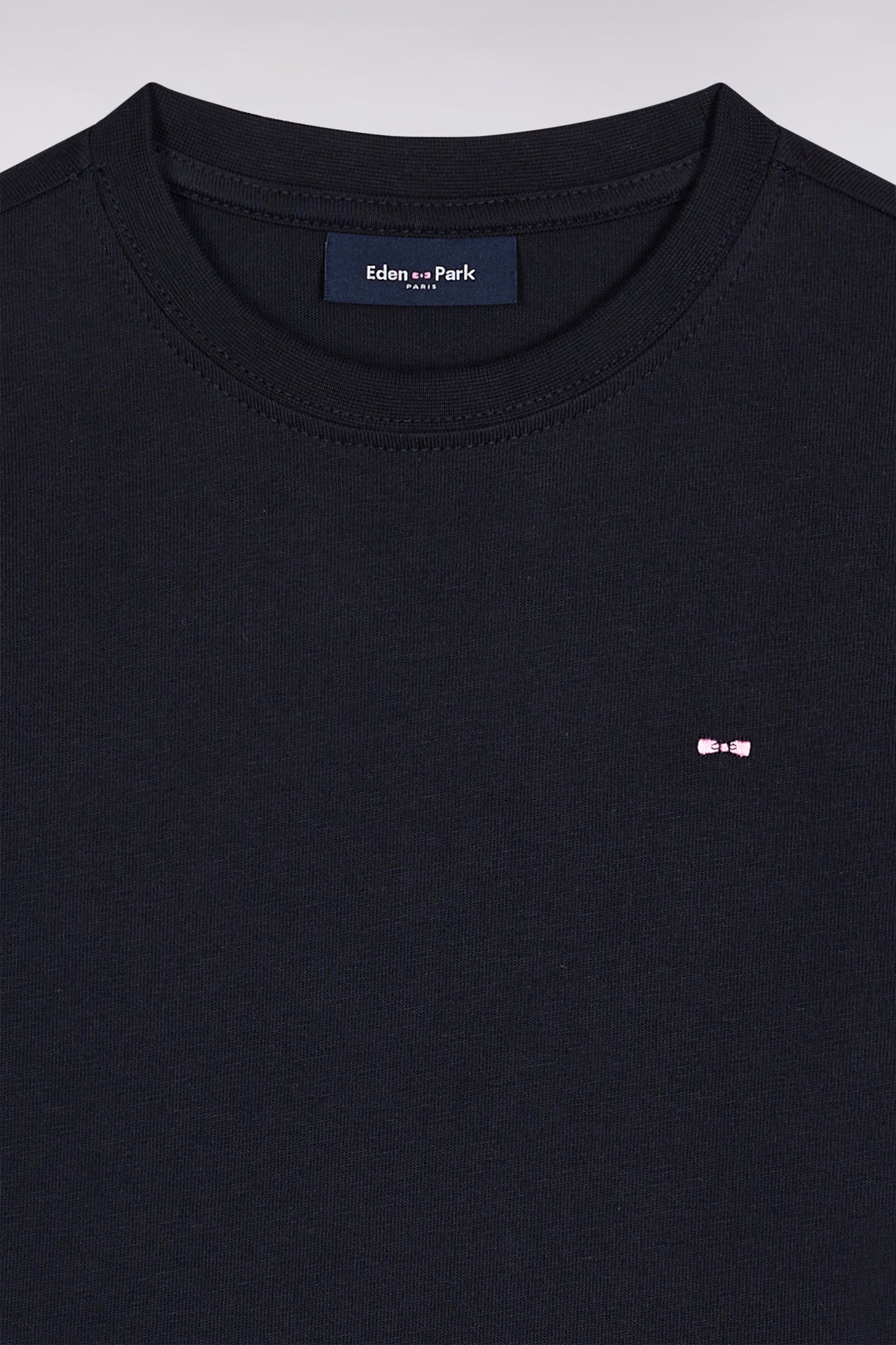 Navy short-sleeved round-neck T-shirt