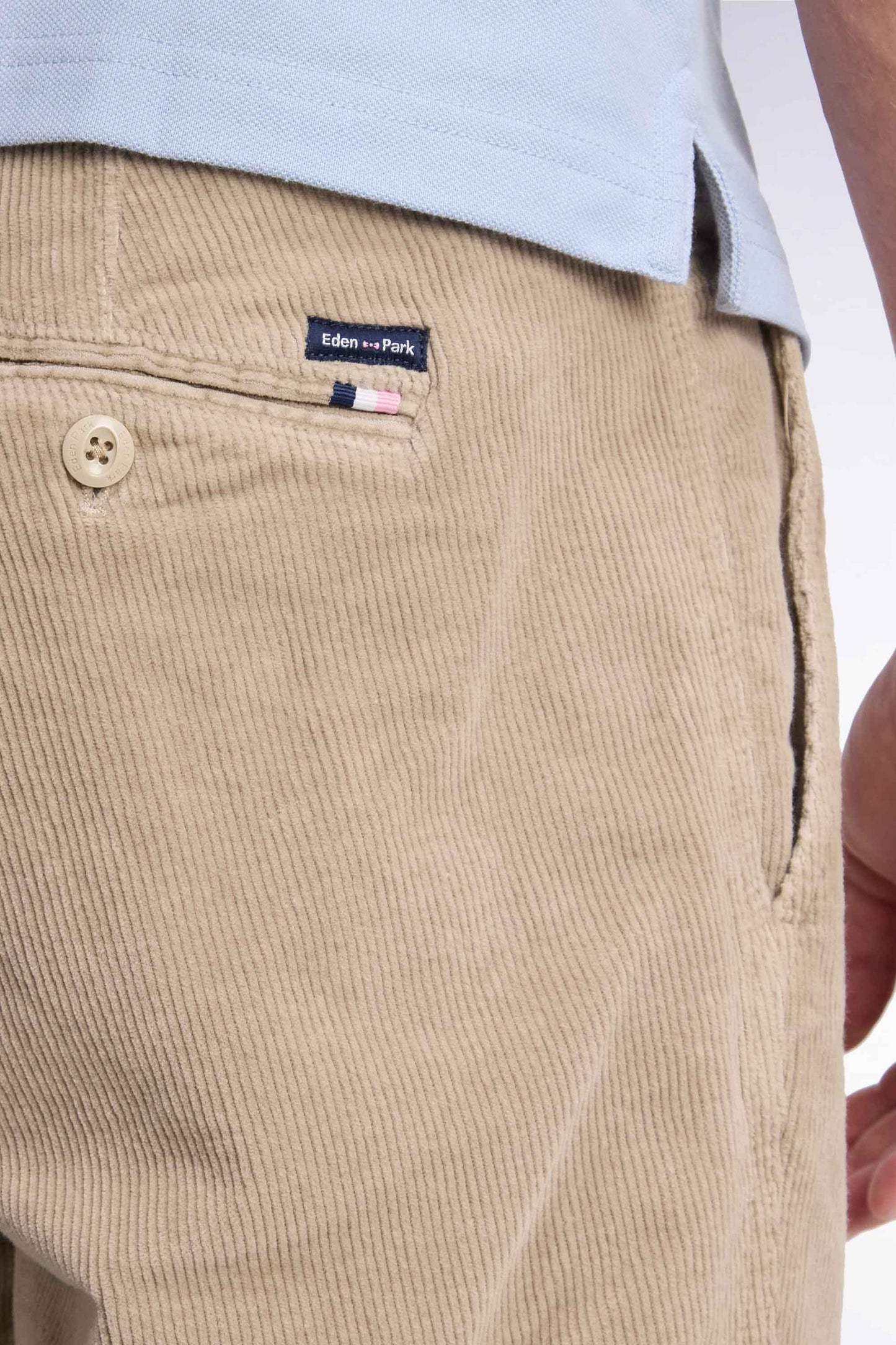 Pantalon chino sans plis en velours côtelé beige coupe regular