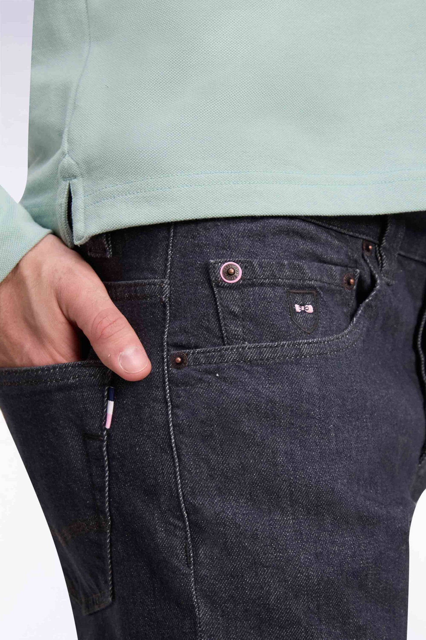 Jean en denim stretch gris foncé coupe regular
