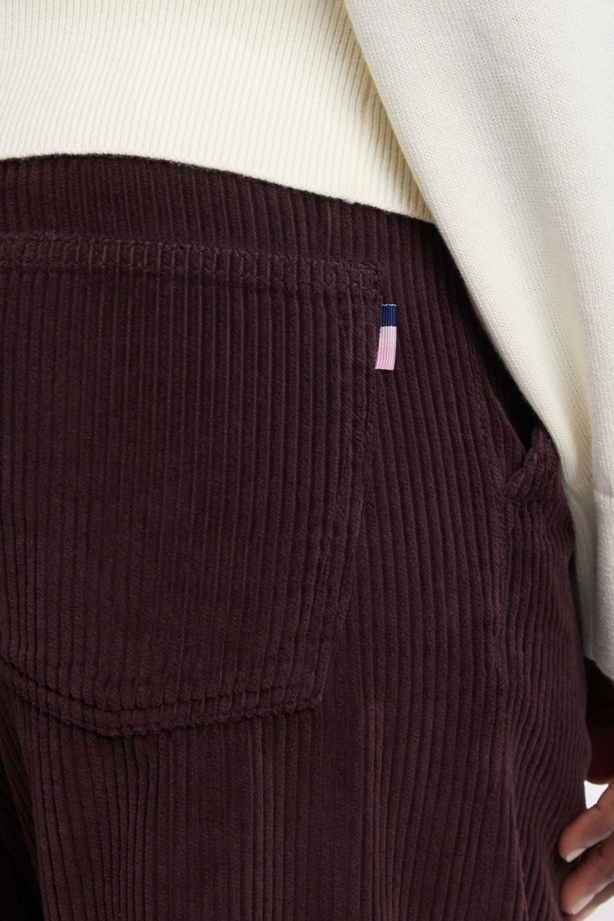 Pantalon en velours côtelé marron coupe droite