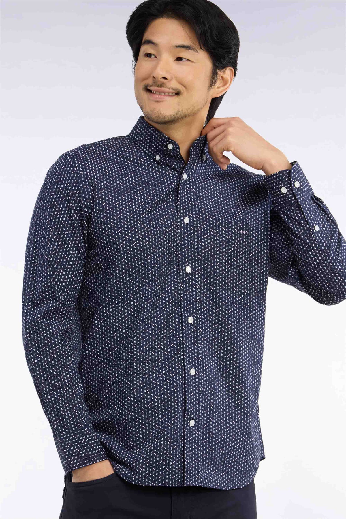 White cotton poplin shirt with pink micro-patterns, straight cut