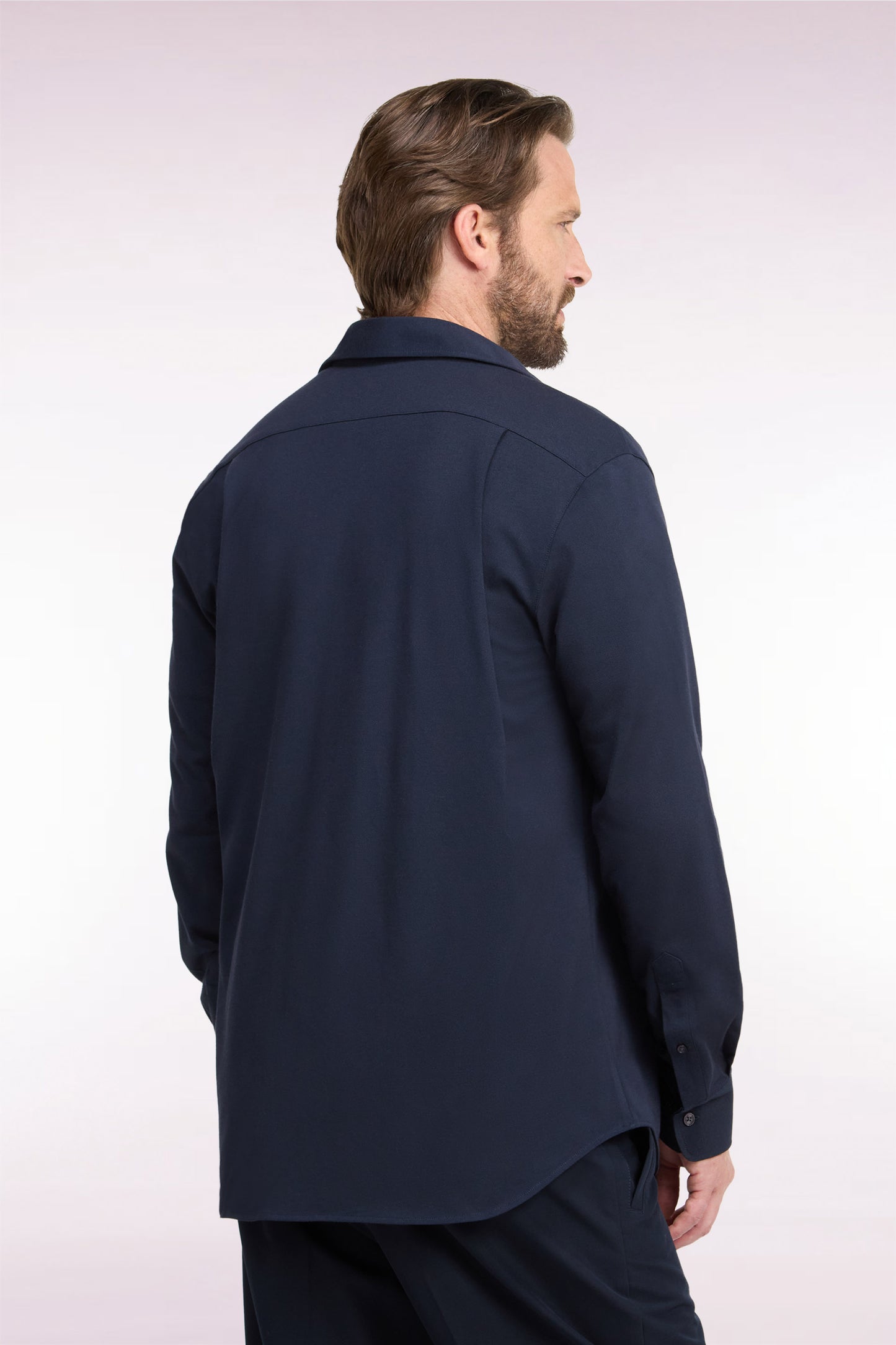 Chemise unie en coton marine coupe droite