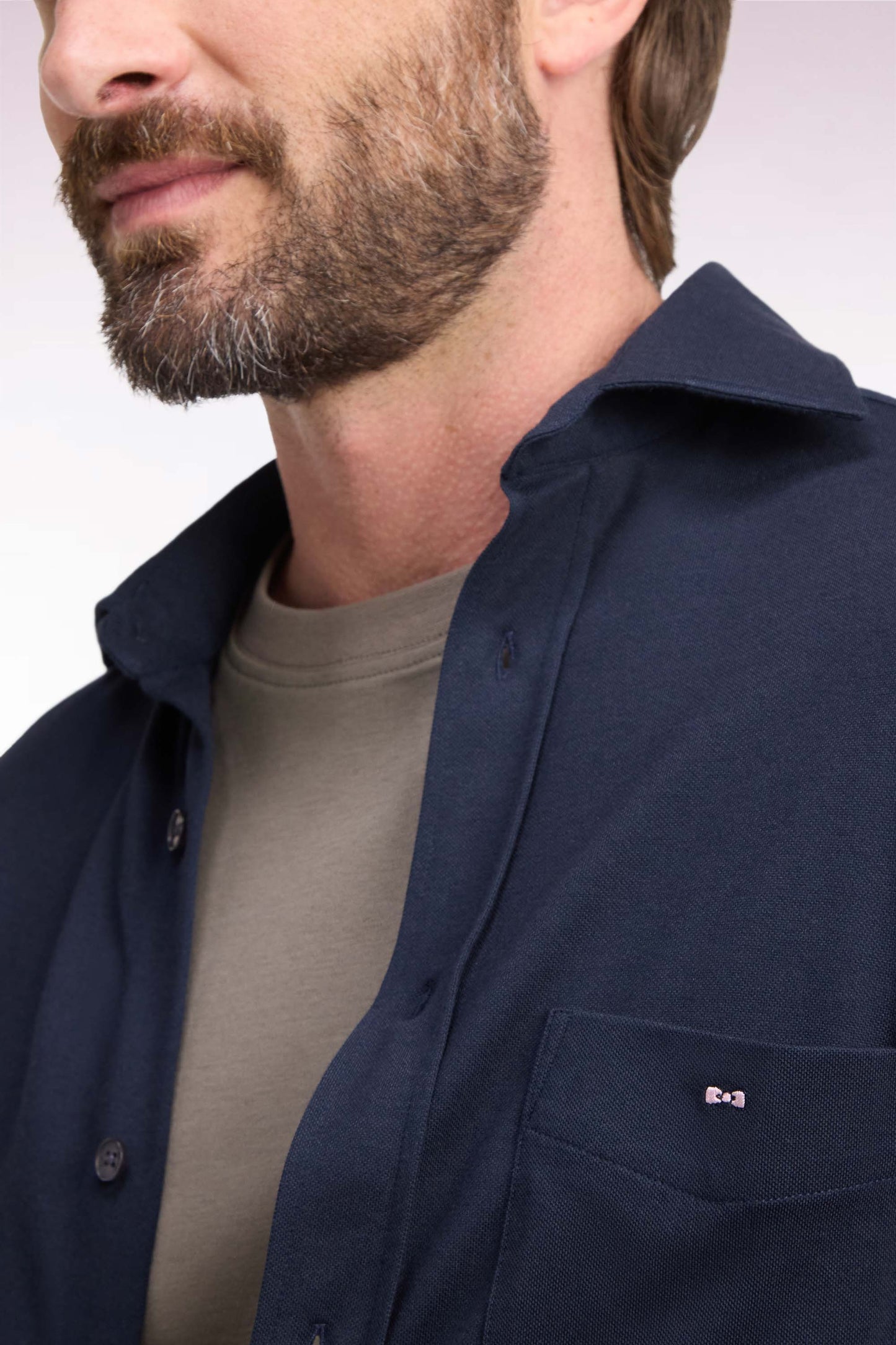 Chemise unie en coton marine coupe droite