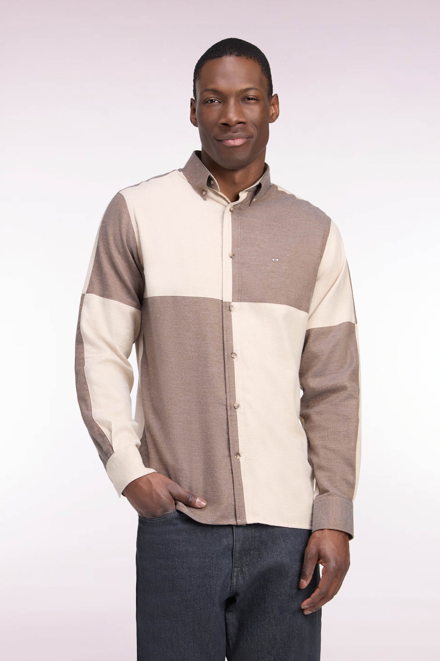 Chemise en coton camel et beige coupe droite