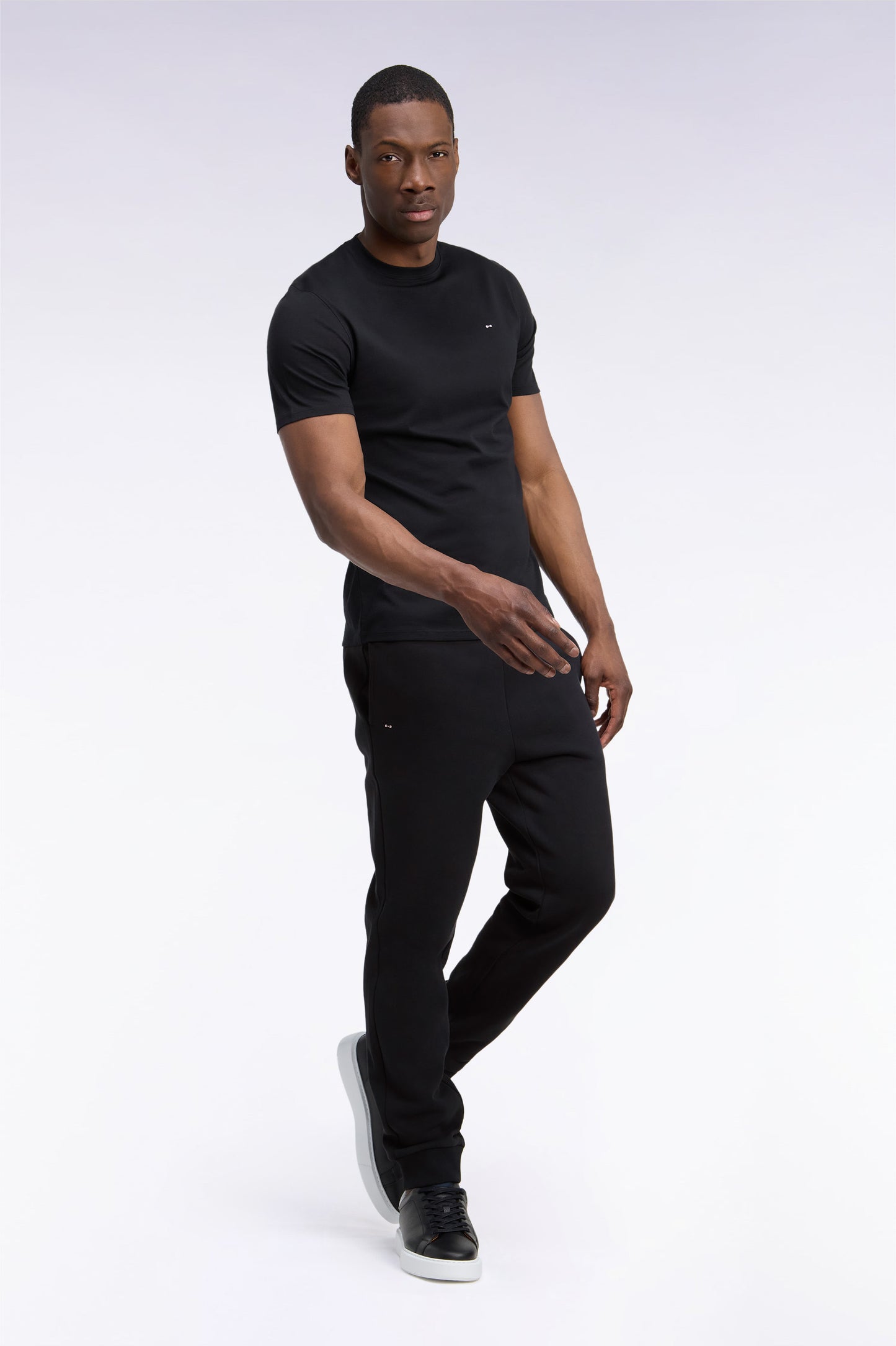 Jogging uni en molleton coton noir coupe droite