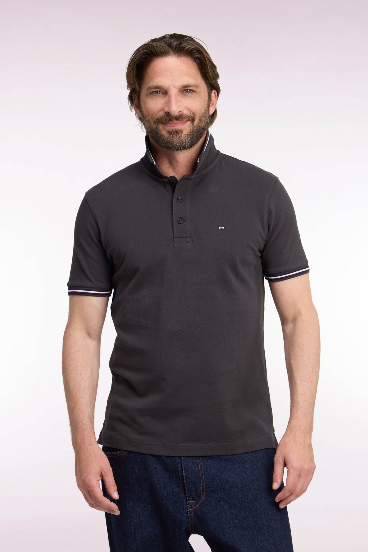Polo manches courtes en piqué coton marron coupe droite