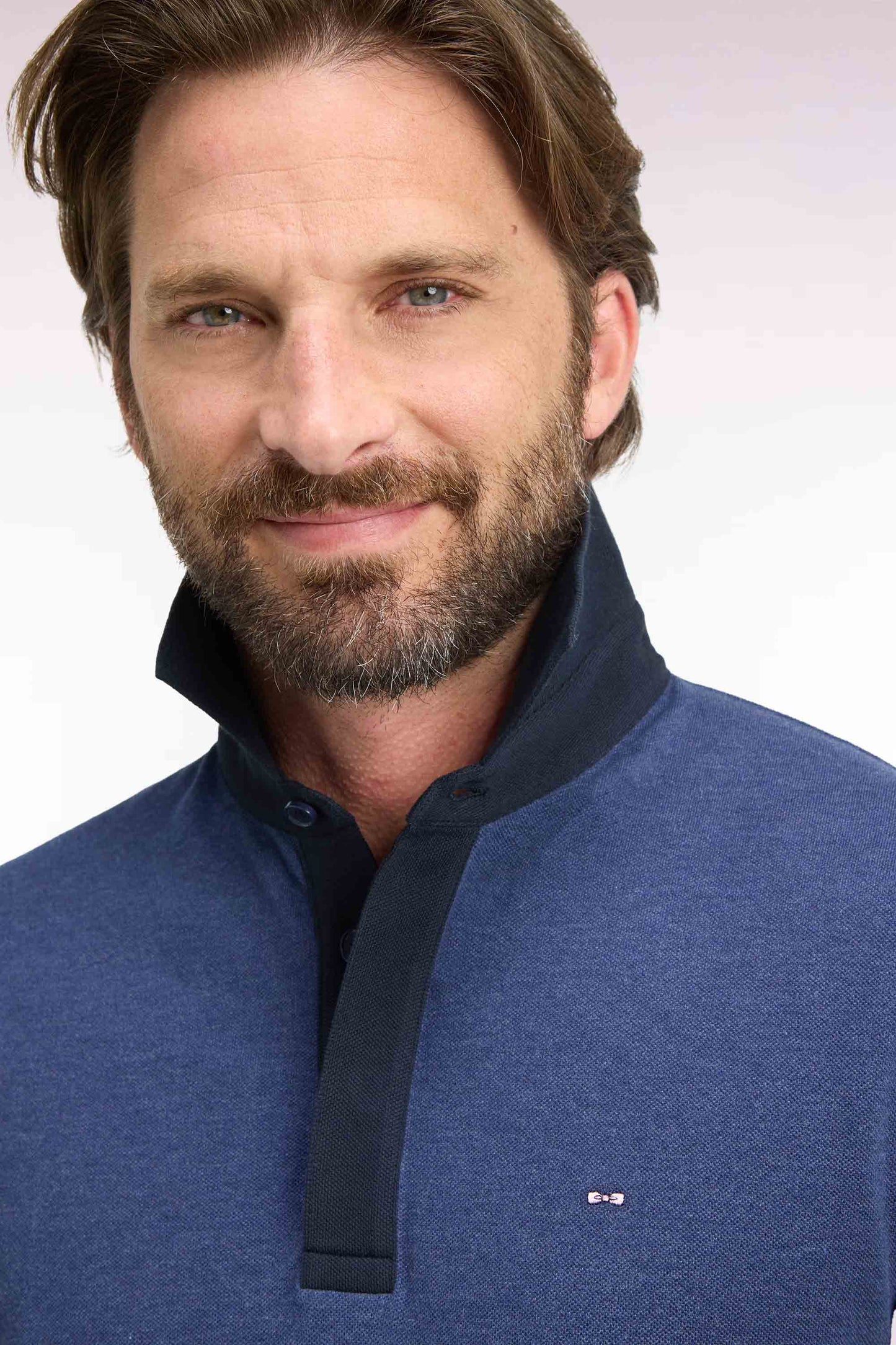 Polo manches courtes en coton bleu et marine coupe droite