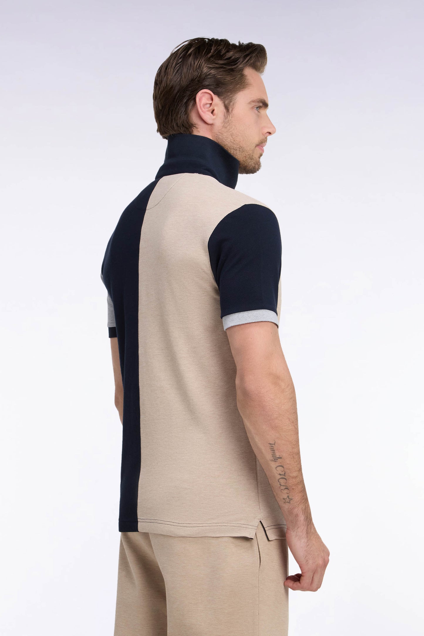 Polo manche courtes en piqué de coton peigné tricolore beige coupe droite