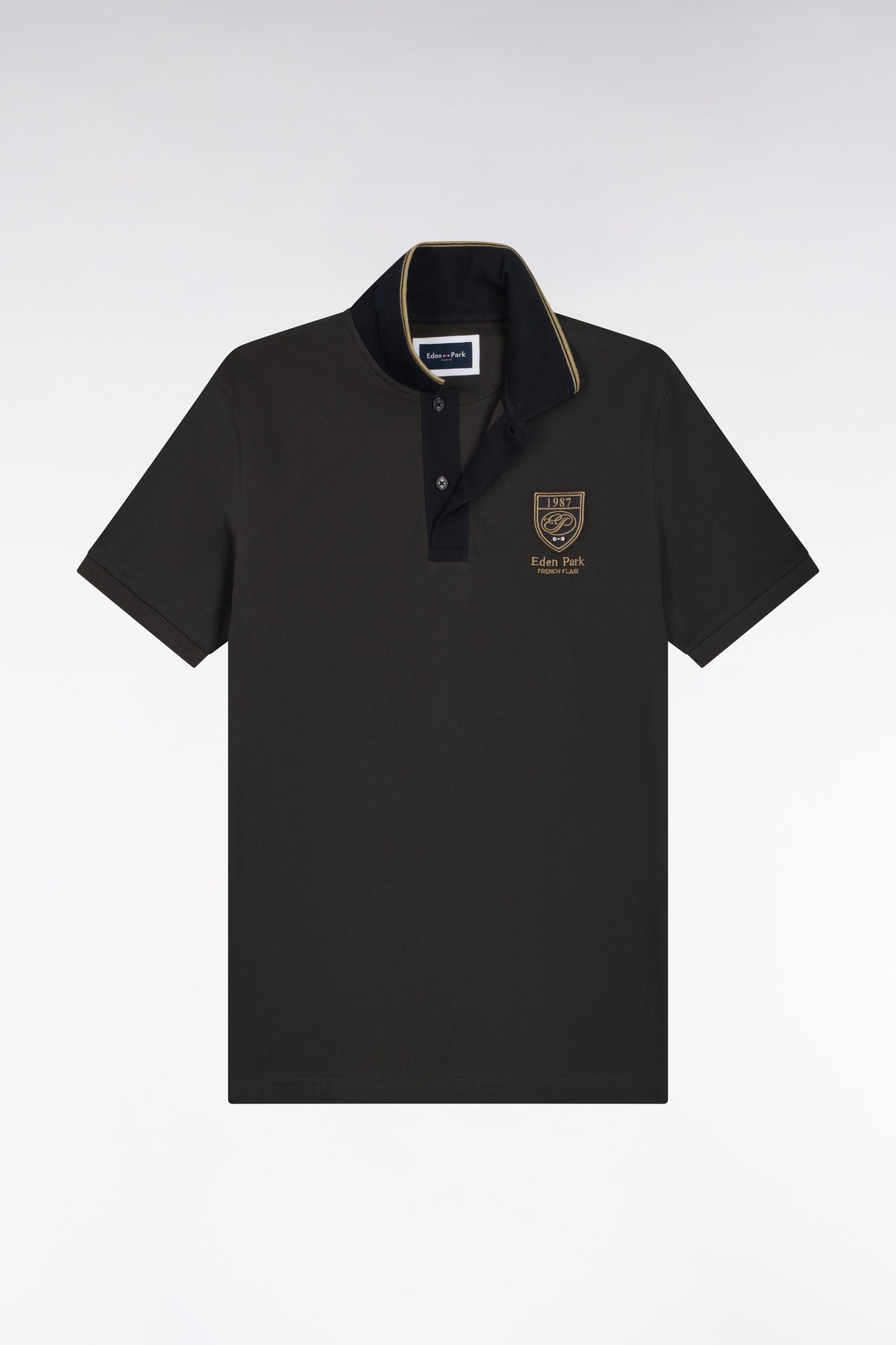 Polo manches courtes en coton gris foncé à écusson coupe droite