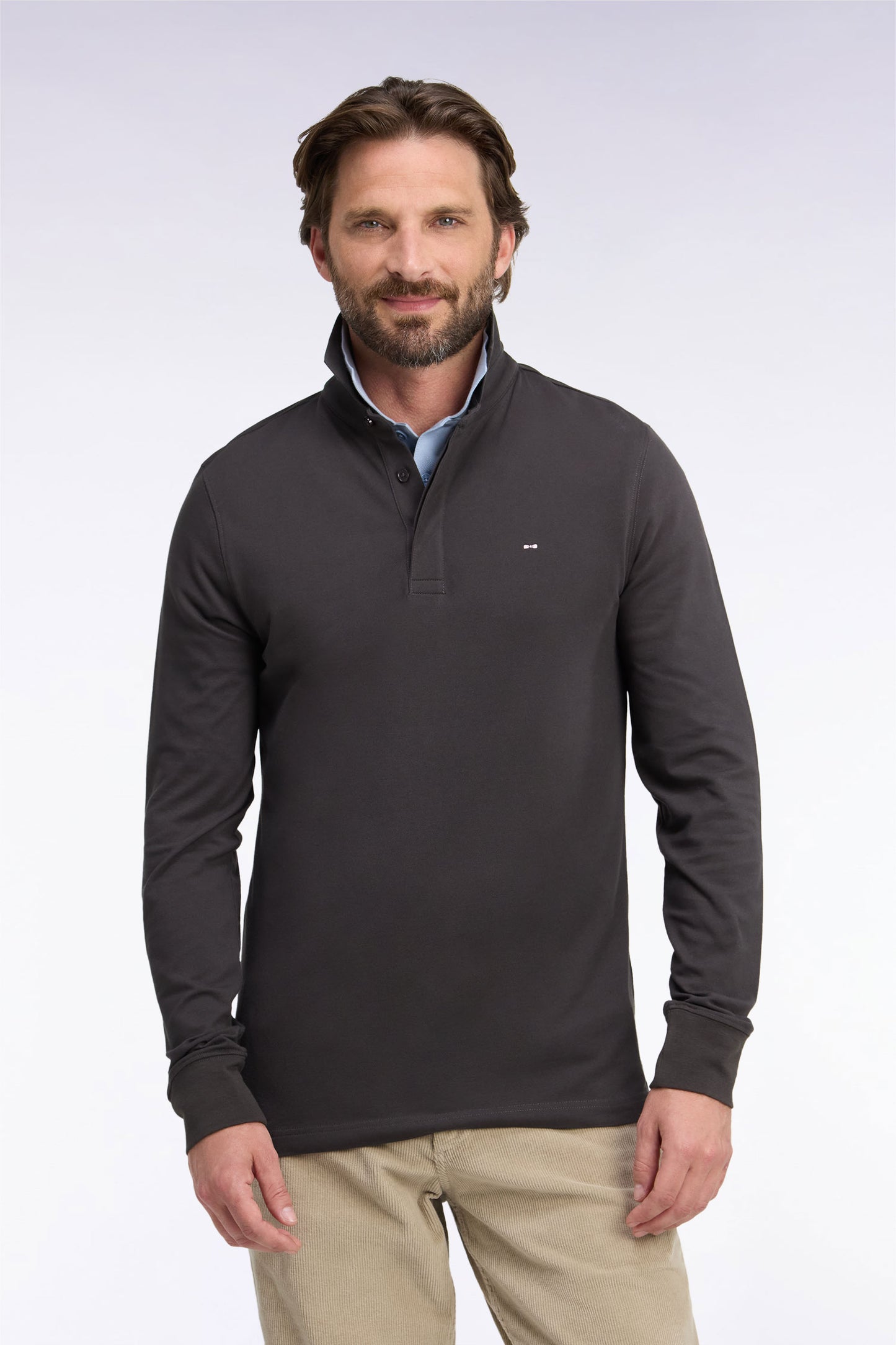 Polo manches longues en coton stretch marron coupe ajustée