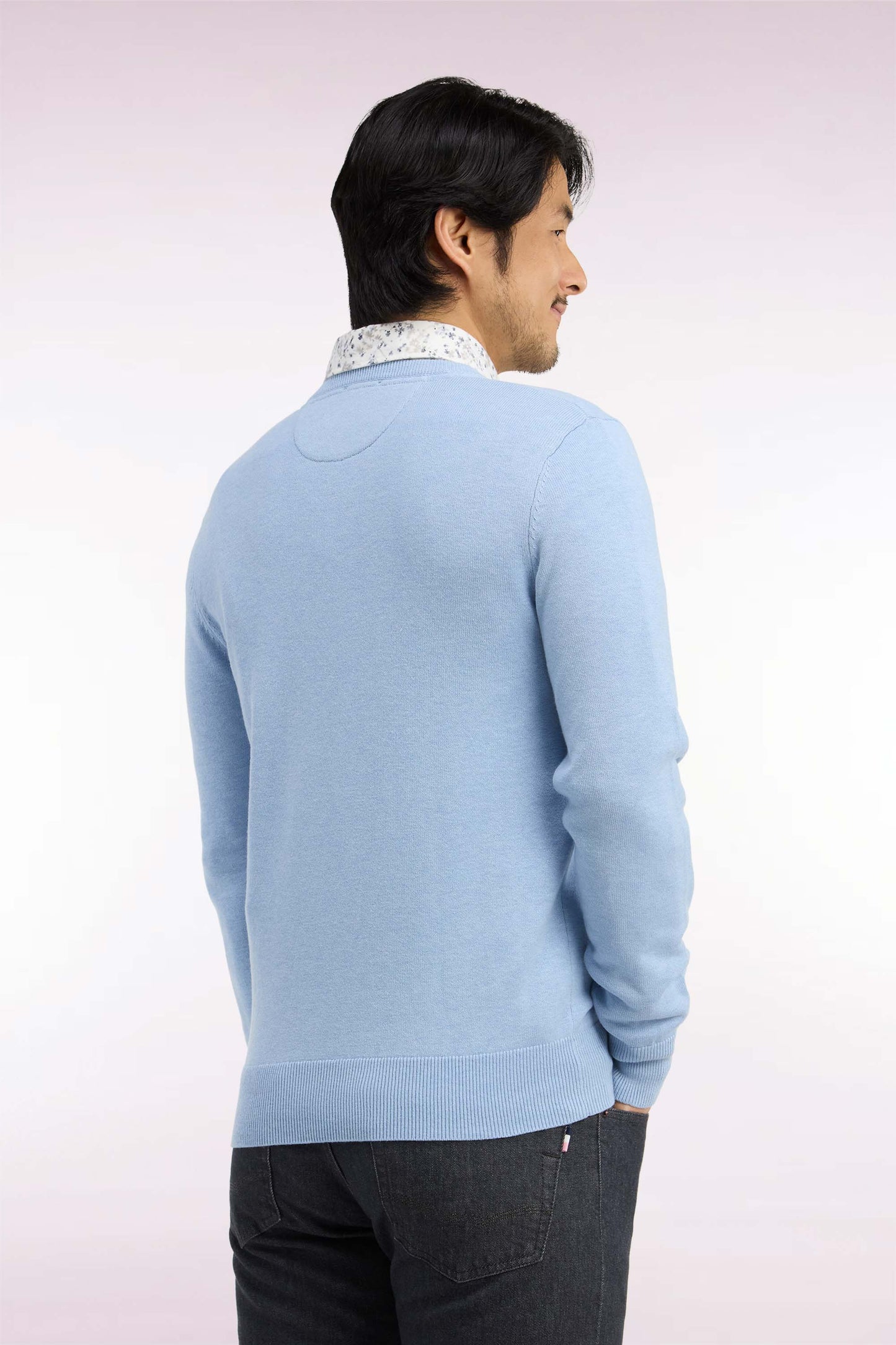 Pull col V en laine et coton ciel coupe droite