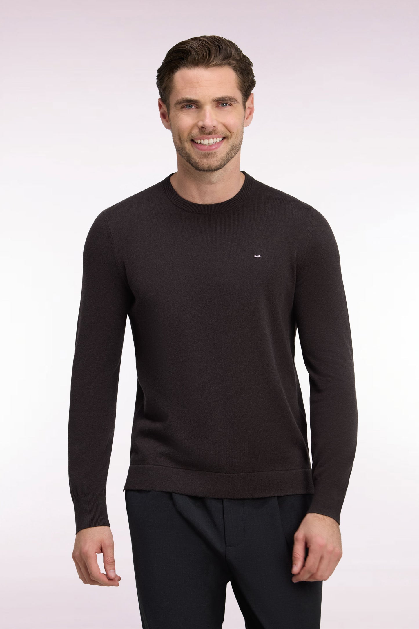 Pull à col rond en coton et viscose marron coupe droite