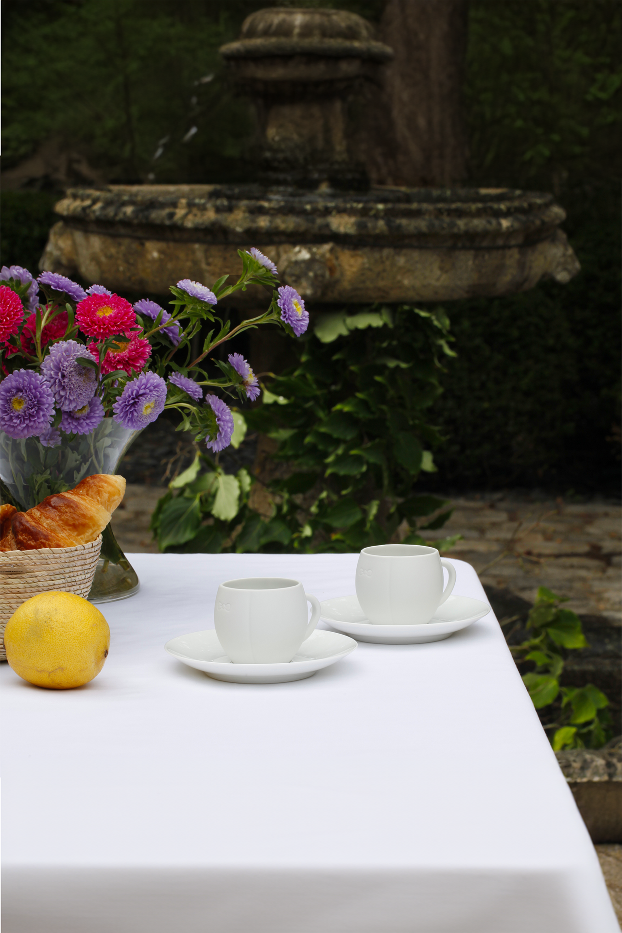 Lot de 2 tasses et sous-tasses blanches en porcelaine