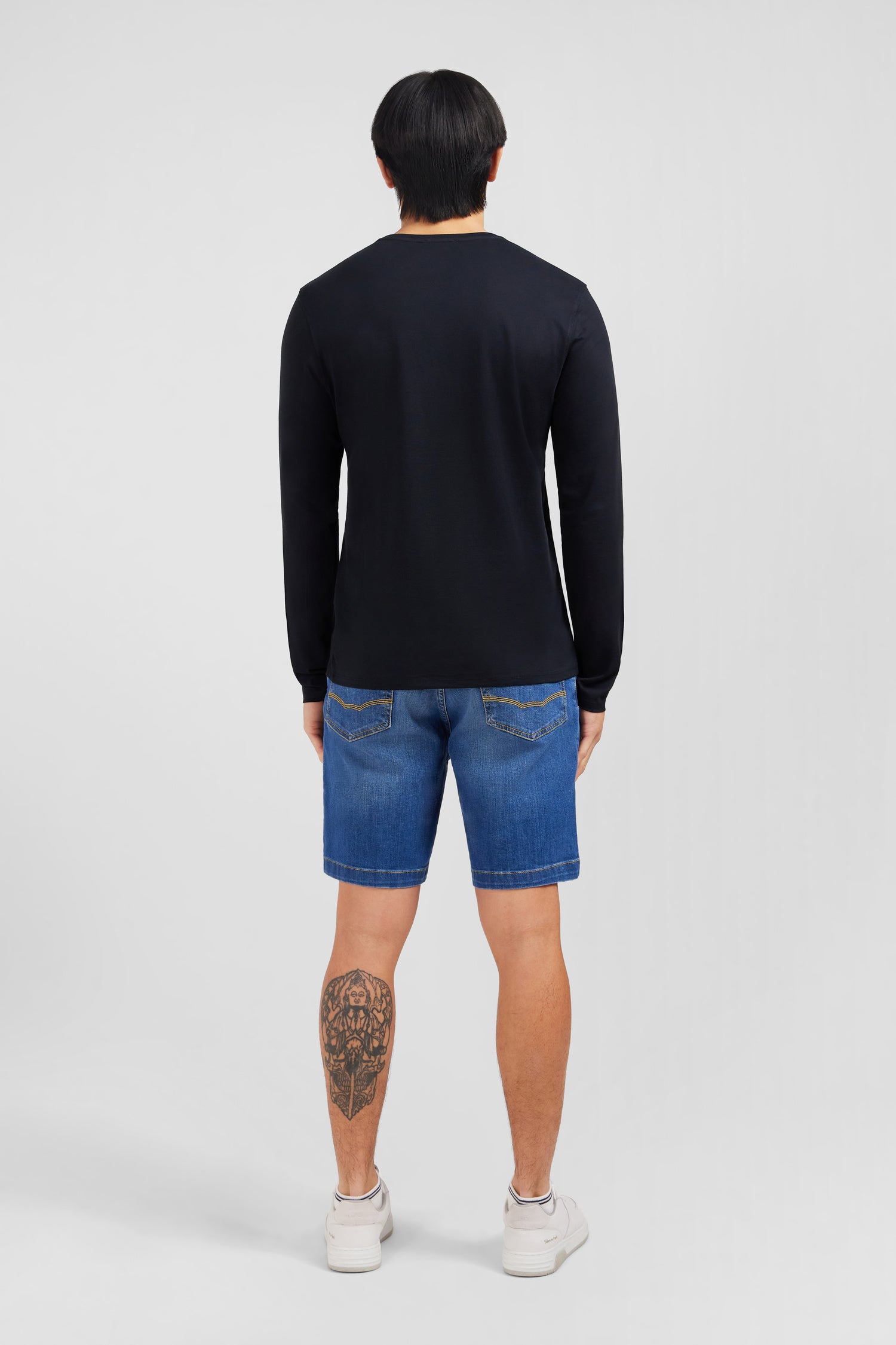 Long sleeved black V neck t-shirt