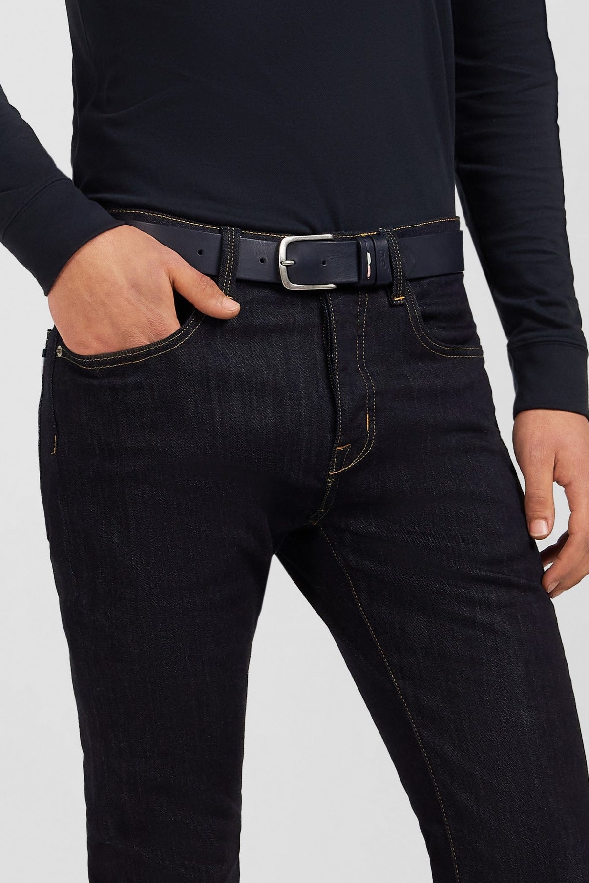 Navy blue jeans in stretch cotton