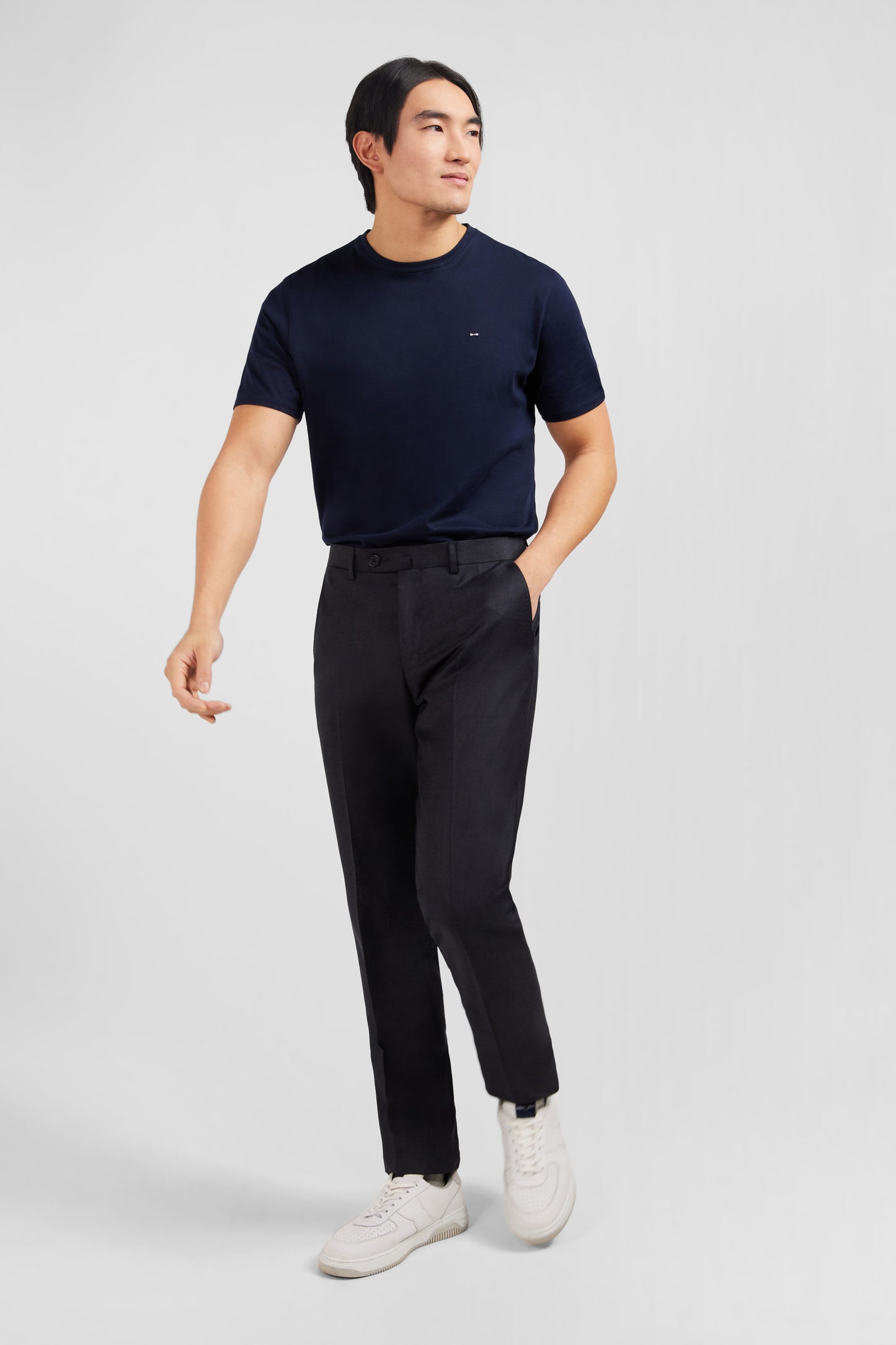 Regular dark grey wool trousers with broken fold