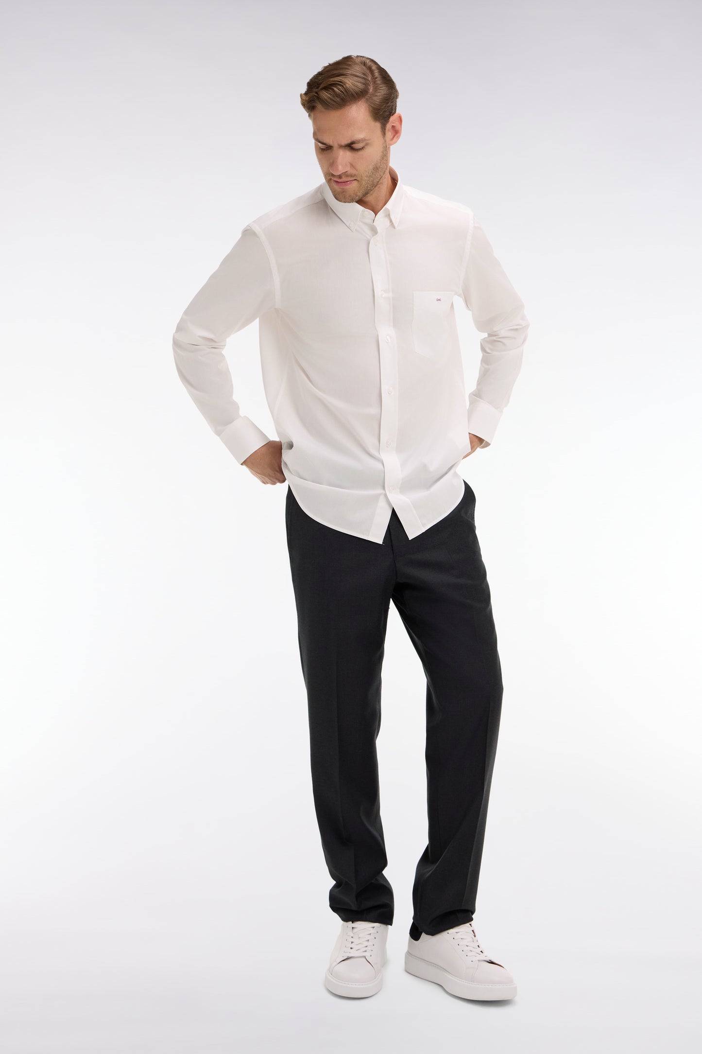 Regular dark grey wool trousers with broken fold