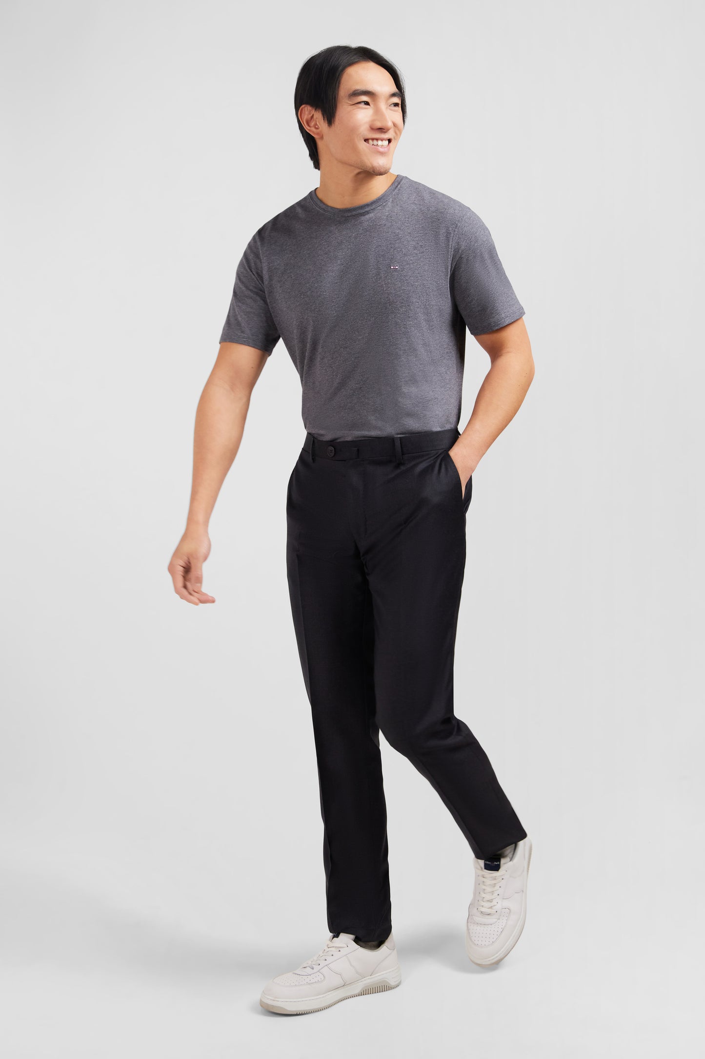 Pantalon slim gris foncé en laine à plis cassés