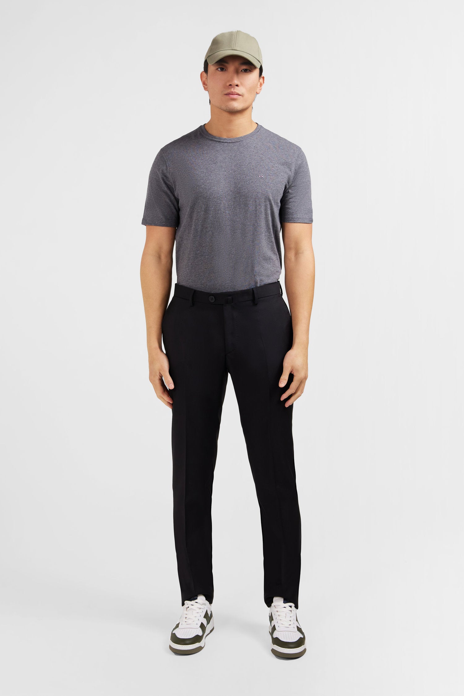 Pantalon slim noir en laine à plis cassés