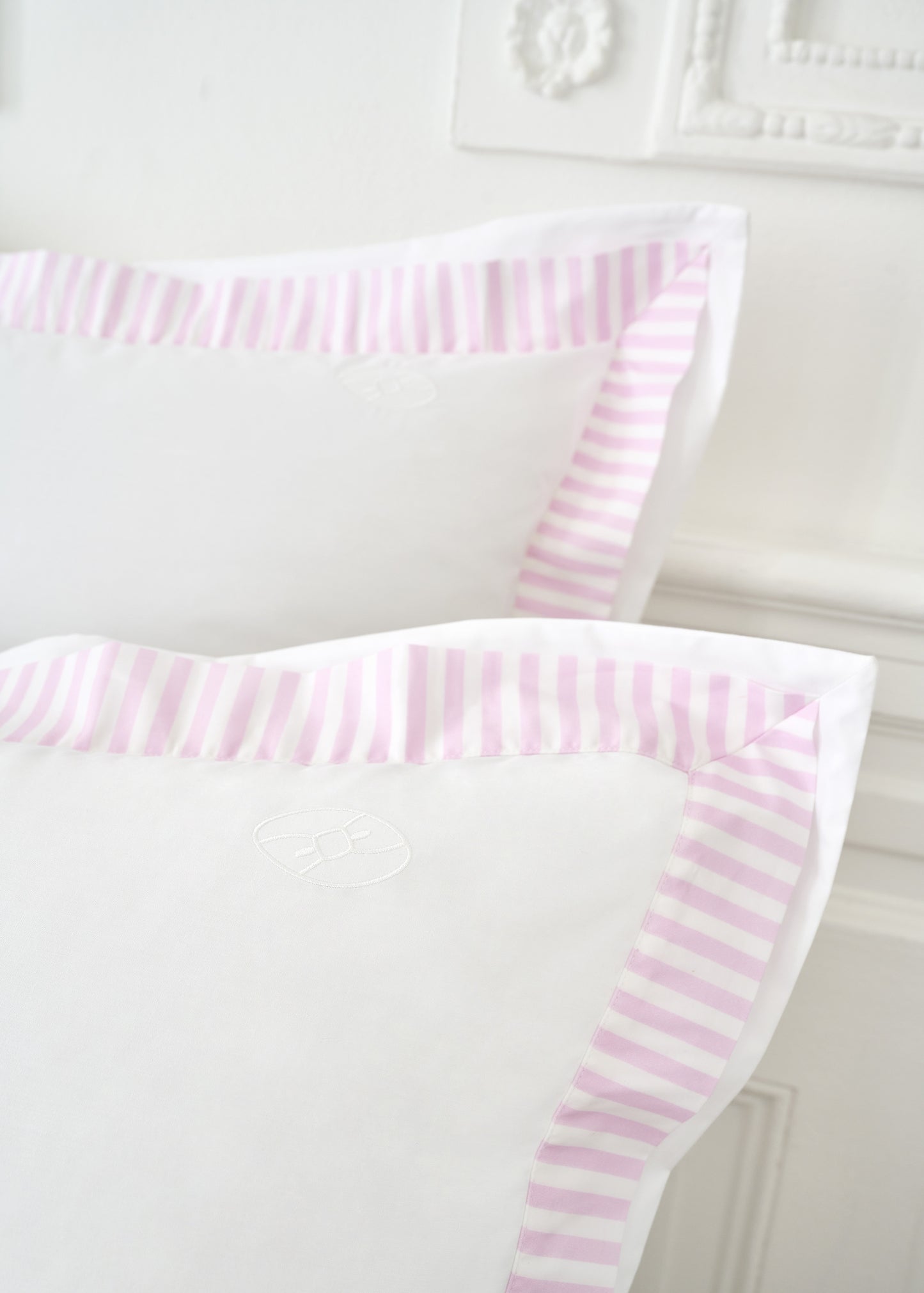 Set of rectangular pillowcases in white cotton with pink striped trim