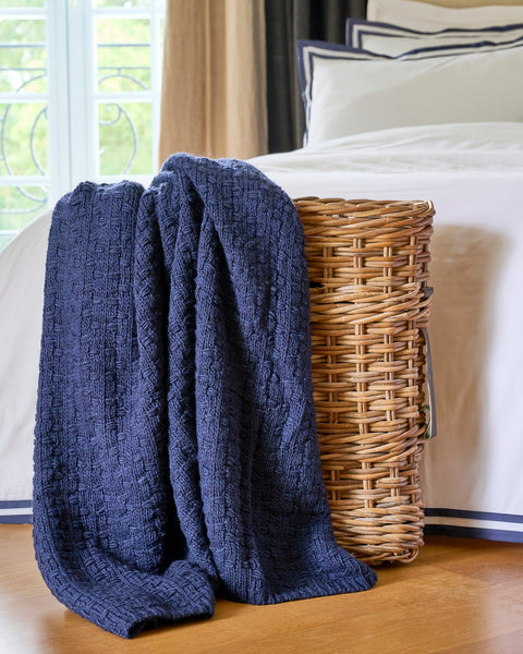 Plaid tricoté marine motif nœuds papillon - Image 1