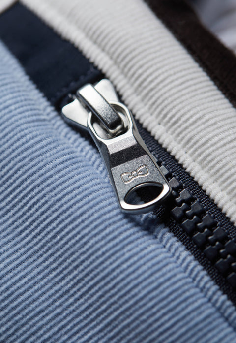 Sac banane en velours rayé bleu et écusson upcyclé Pap'Atelier - Image 2