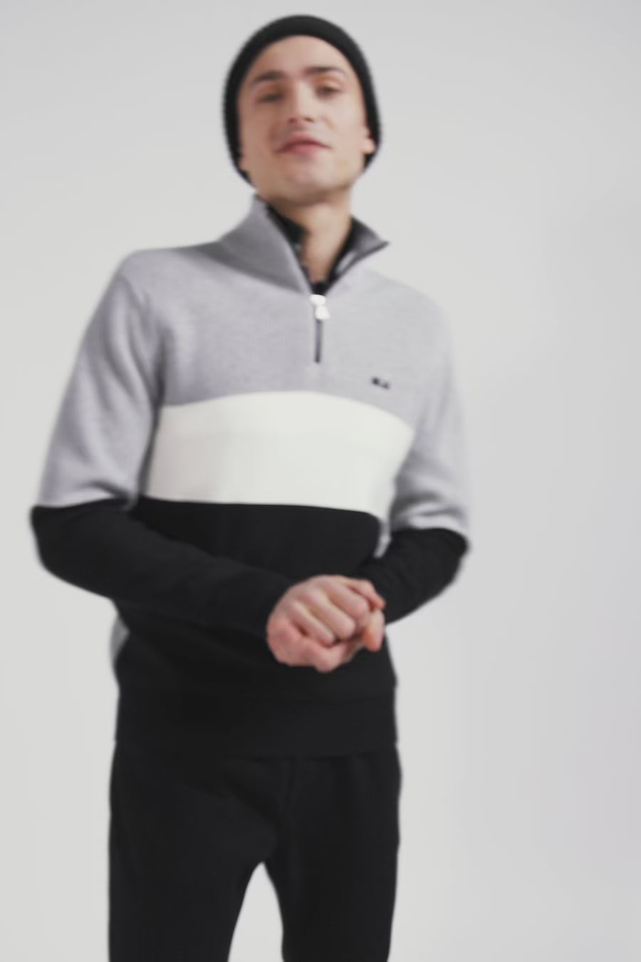 Regular grey semi-zipped cotton jumper with knit patterns