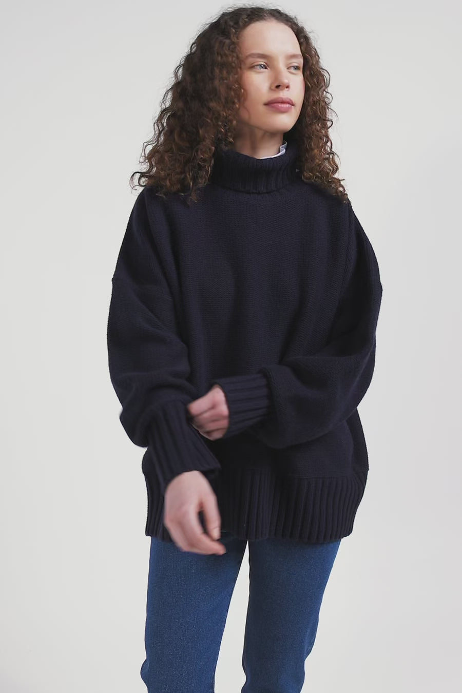 Pull col roulé en laine mélangée bleu marine coupe Oversized