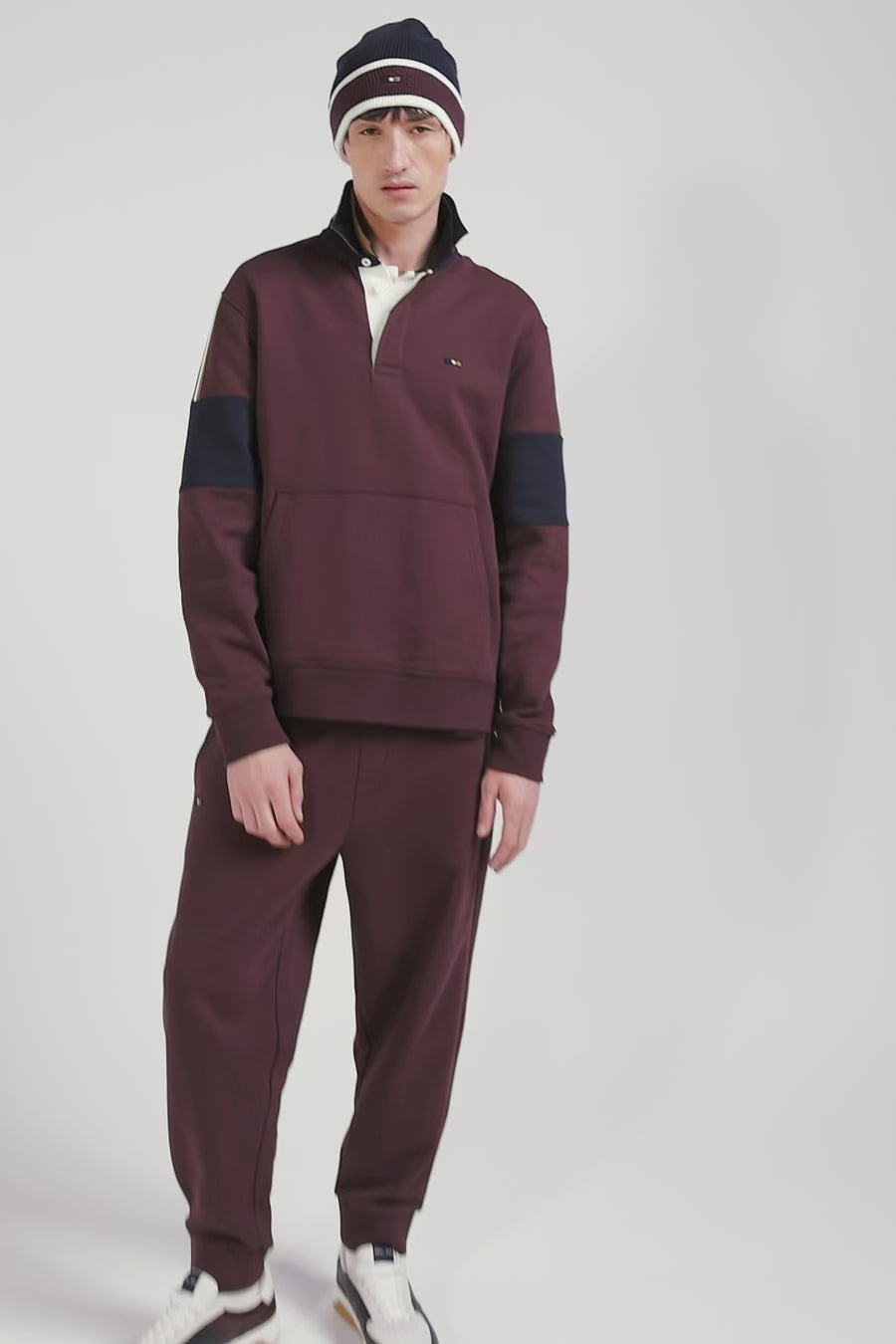 Relaxed burgundy cotton sweatshirt with rugby shirt collar