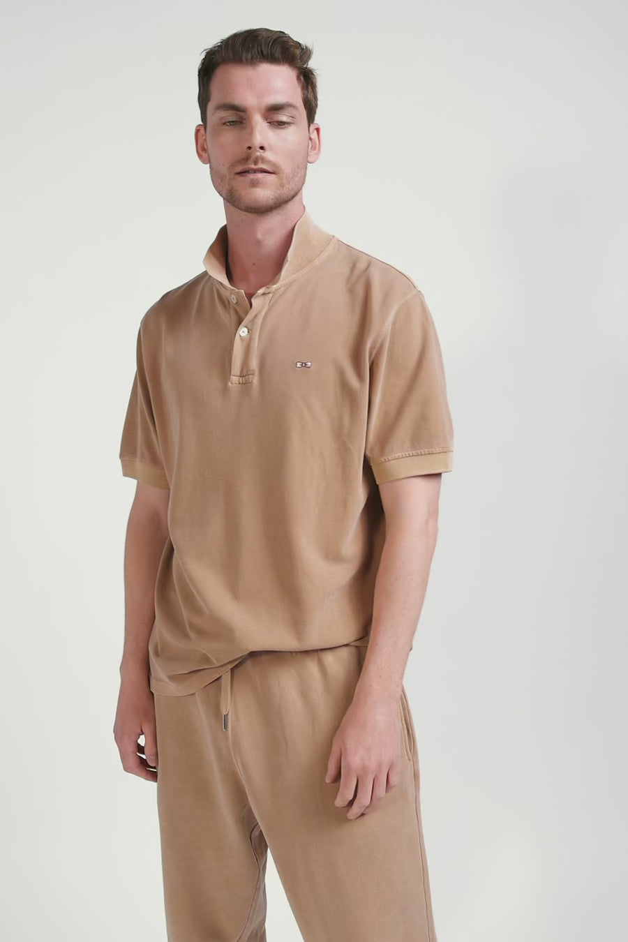 Oversized camel unisex short-sleeved cotton piqué polo shirt