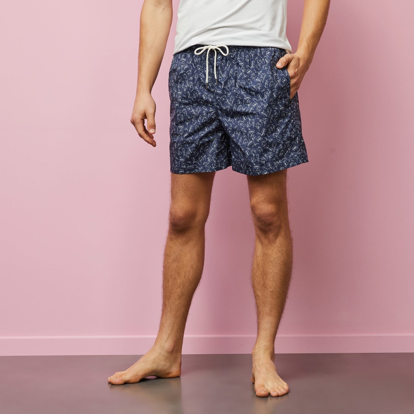 Swim shorts with exclusive leaves print