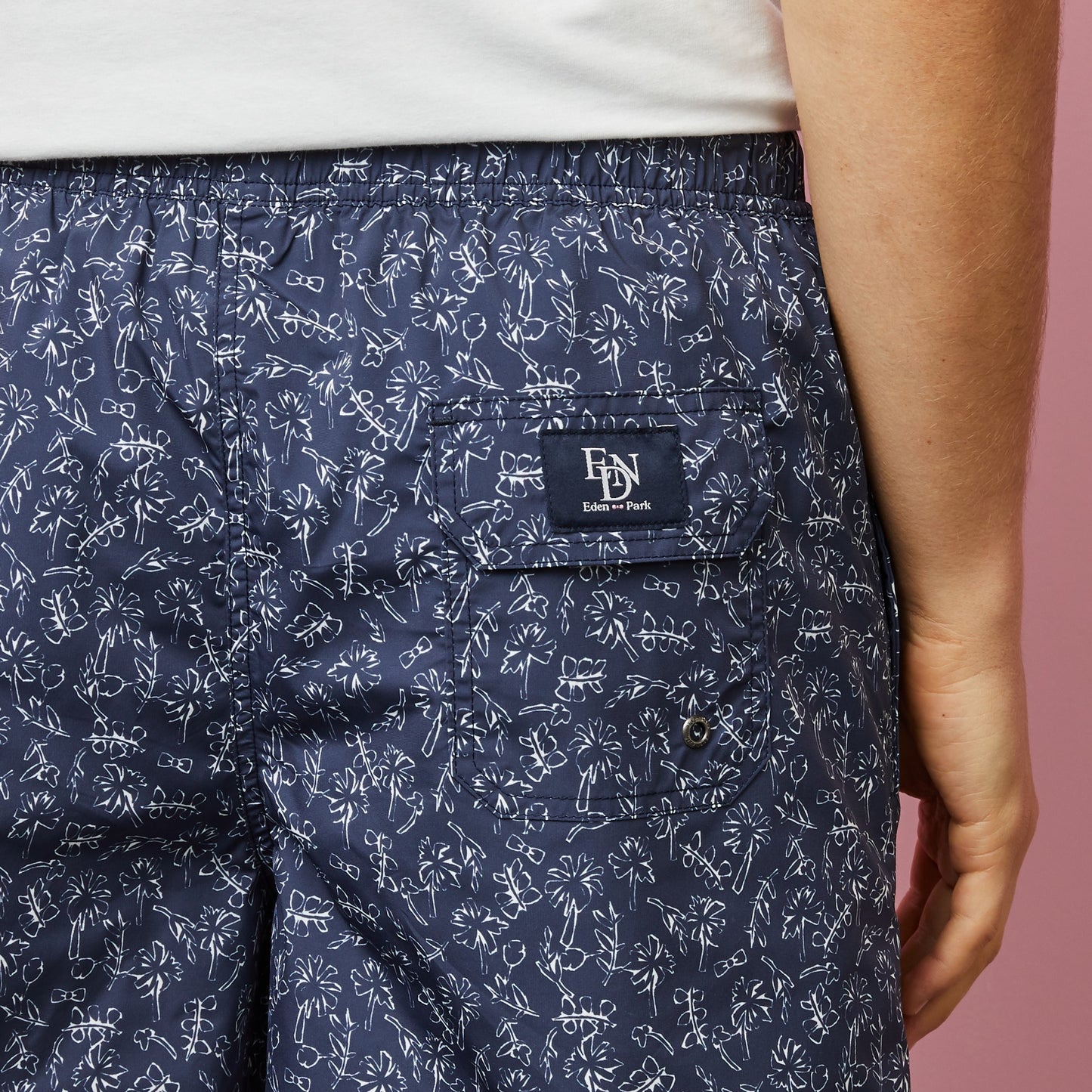 Swim shorts with exclusive leaves print