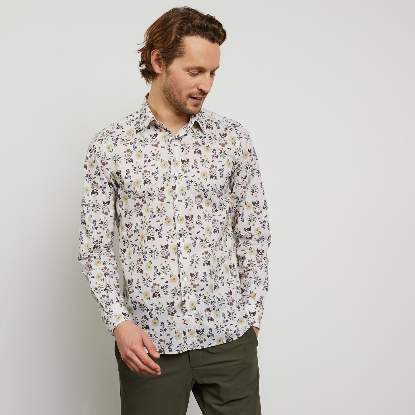 Slim fit shirt with a floral print
