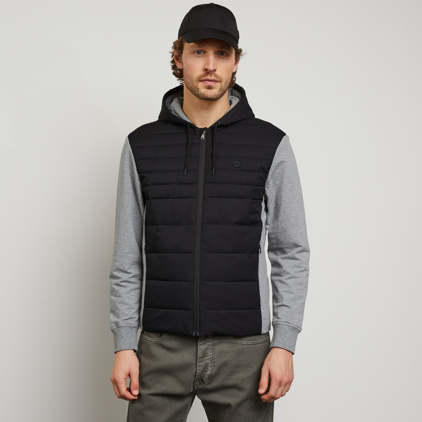 Colour-block zipped sweatshirt with hood