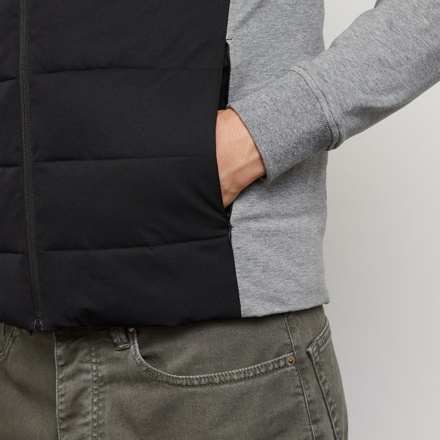 Colour-block zipped sweatshirt with hood